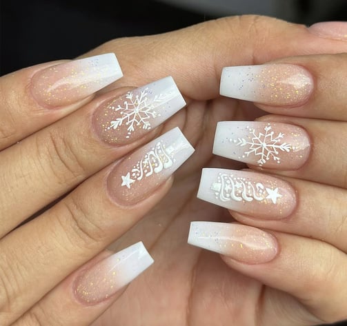 Uñas blancas degradadas navideñas