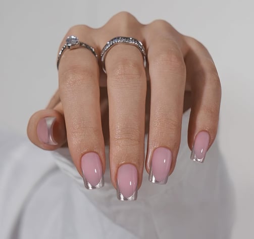Uñas metálicas