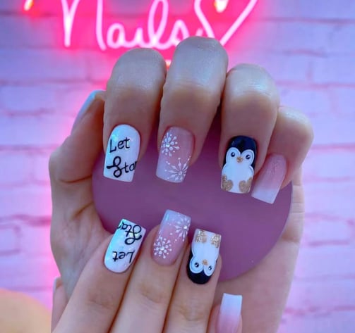 Uñas de pingüino navideñas