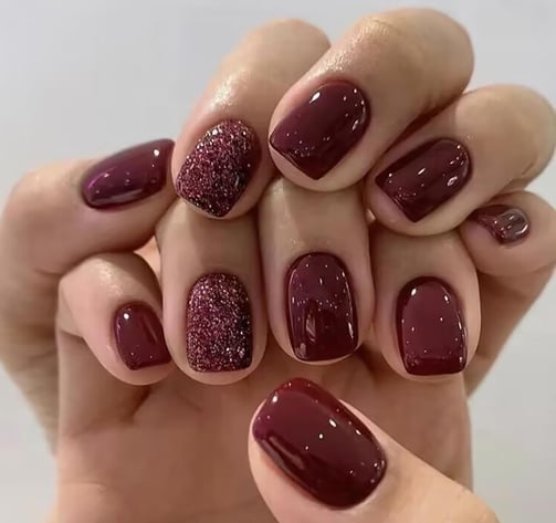 Uñas rojas con glitter
