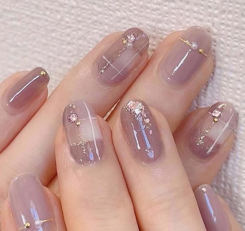 Uñas con piedras