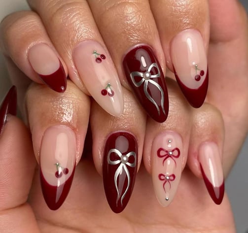Uñas rojas con moños