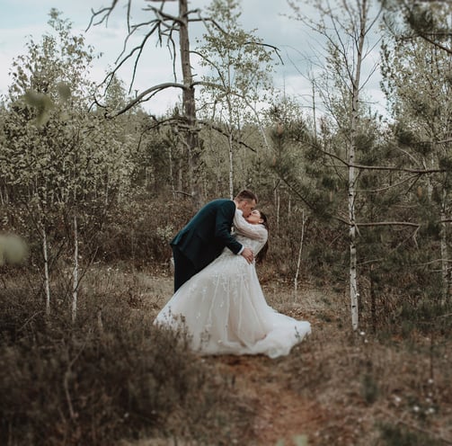 Vestuvių fotografė Ieva Vos- reportažinė vestuvių fotosesija