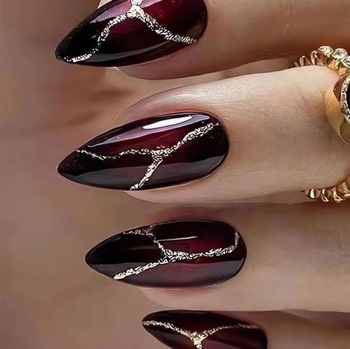 Uñas rojas efecto mármol