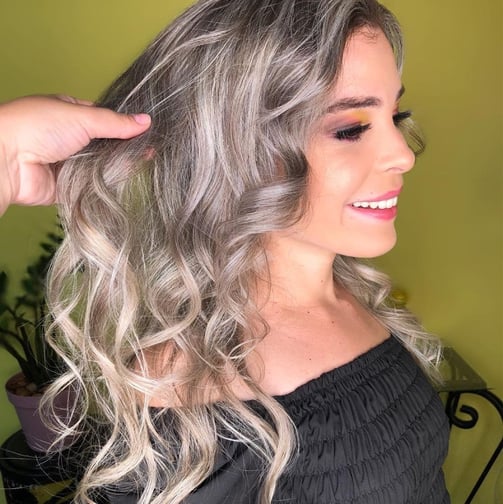 Amanda Amorim é uma profissional altamente qualificada, formada pela Academia de Ensino Vida Derm