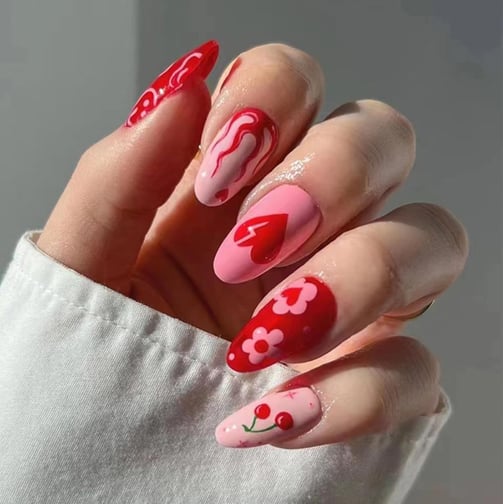 Uñas mixtas creativas para San Valentín