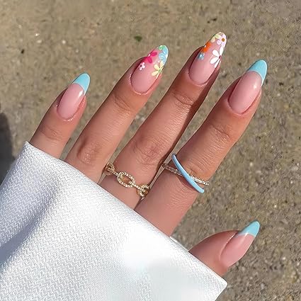 Uñas francesas azules con flores