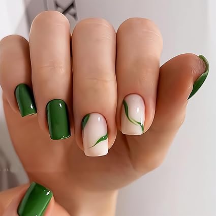 Uñas verdes elegantes