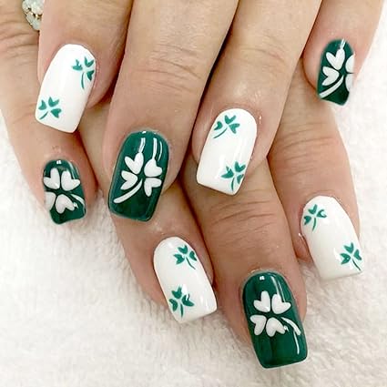 Uñas verde y blanco