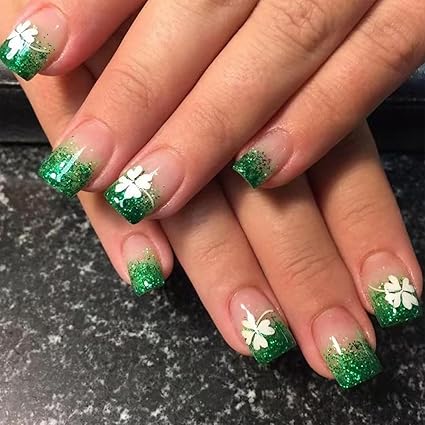 Uñas brillantes para San Patricio