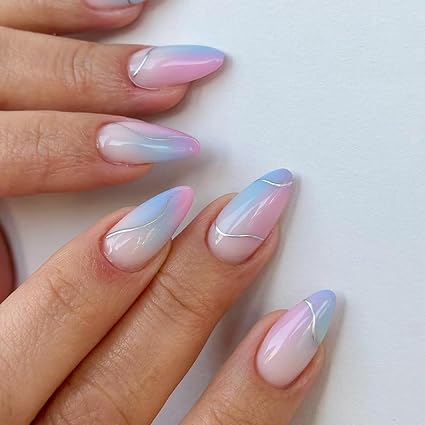 Uñas efecto aura en tonos pastel