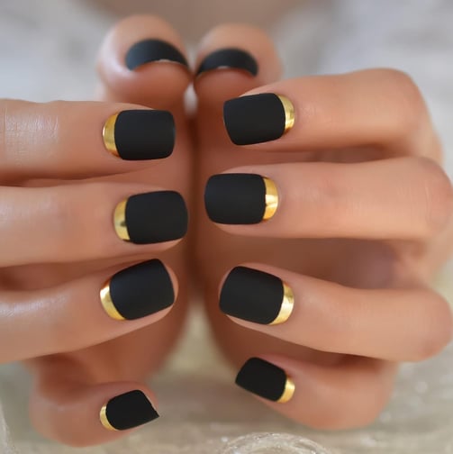 Uñas con efecto media luna