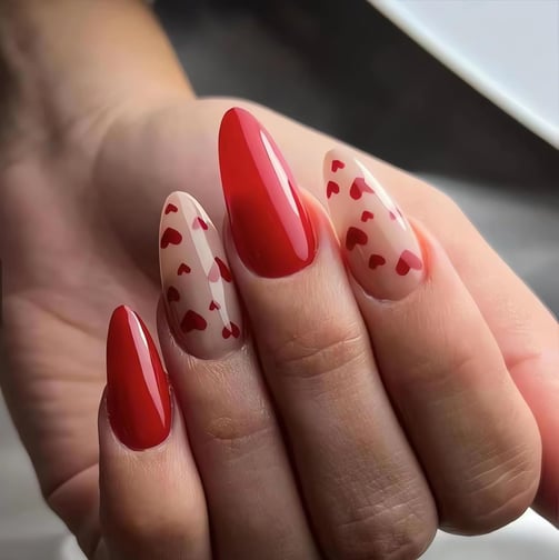 Uñas lluvia de corazones