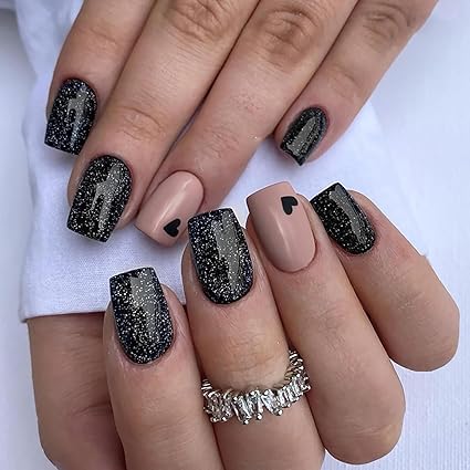 Uñas negras con brillantes