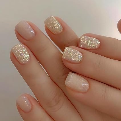 Uñas rositas con detalles dorados