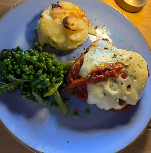 a plate of food with a sandwich and broccoli