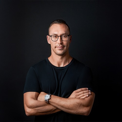 portrait photo editing man wearing eyeglasses