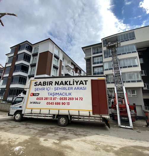 Bolu şehir içi taşımacılık hizmeti sunan nakliyat aracı ve taşıma ekibi