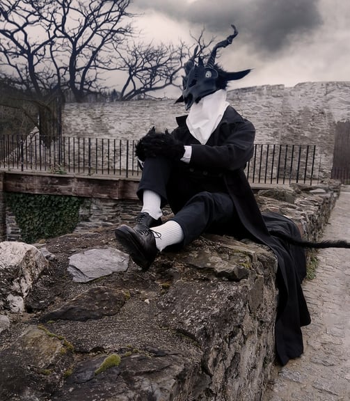 Cosplay: Doktor aus Totsukuni No Shoujo (Siúil, a Rún) | Vladdi Cosplay