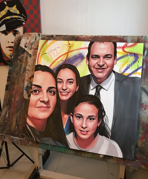 Quadro personalizado em Pop-Art de um retrato de corpo inteiro com padrões geométricos - por Sérgio