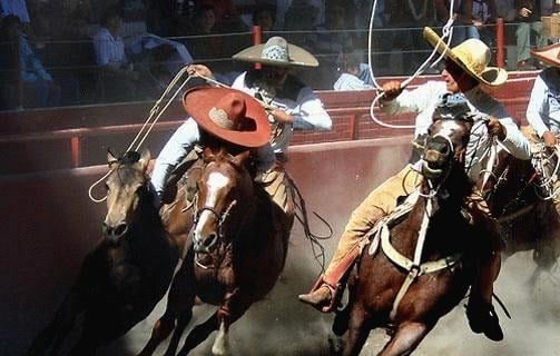 Charreada jaripeo tipico de mexico esto es el paso de la muerte