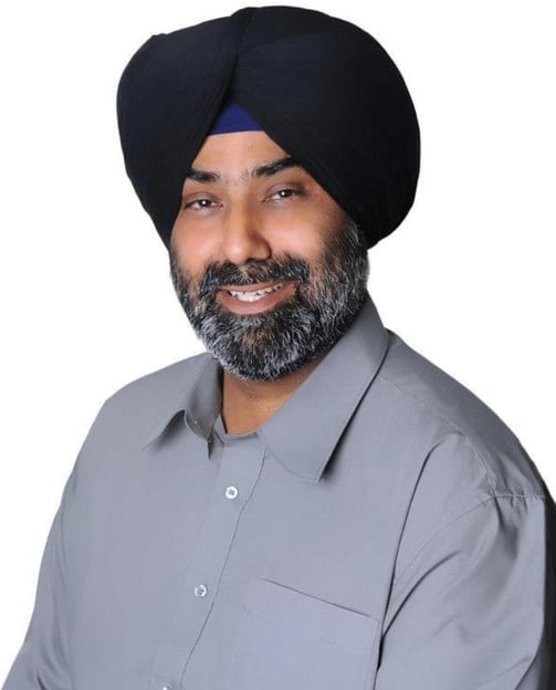 a man in a turban with a beard and a beard