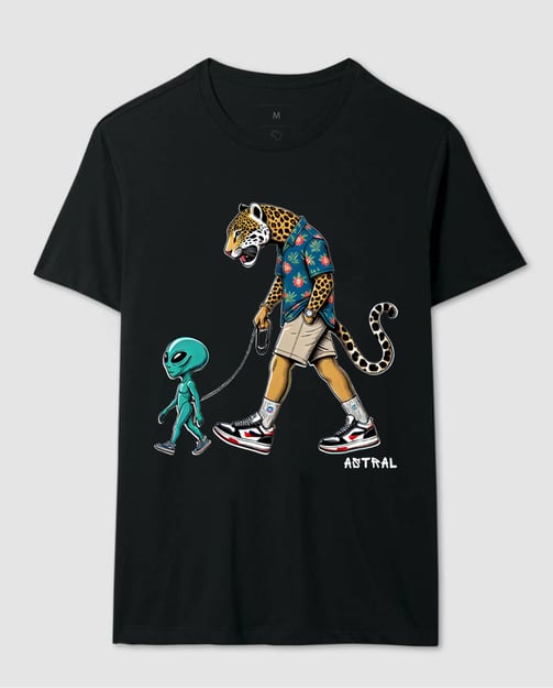 Camiseta da marca de street art, Cavérik Art Club, assinada pelo artista visual Sérgio Astral