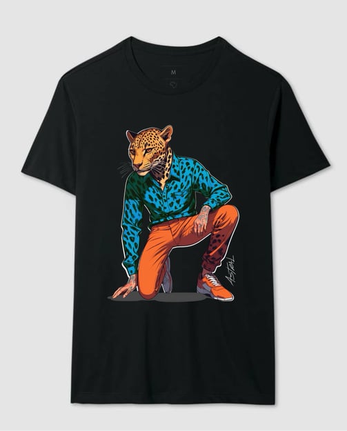 Camiseta da marca de street art, Cavérik Art Club, assinada pelo artista visual Sérgio Astral