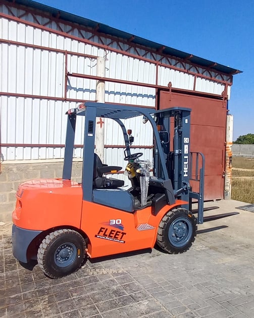 forklift rental in karachi