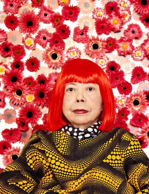 A artista japonesa Yayoi Kusama, conhecida por suas instalações de arte e esculturas cobertas de pon