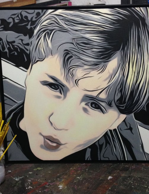 Arte contemporânea de Sérgio Astral, misturando tinta acrílica e spray em tela grande.