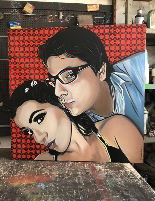 Quadro com retrato de um casal, pintado com cores suaves e técnicas de pastel.