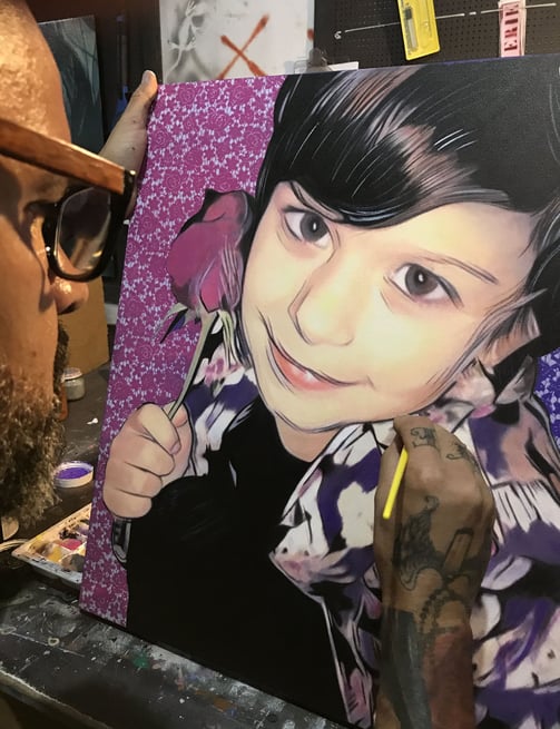 Pintura de rosto em quadro, destacando a técnica detalhada de sombreamento e cor.