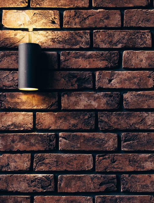 Luz suave e acolhedora: iluminação simples que transforma o ambiente em um refúgio aconchegante.