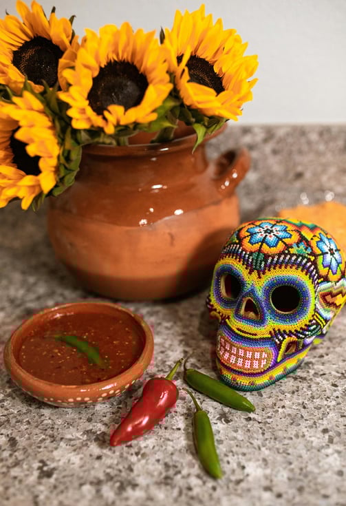 Deliciosos pratos mexicanos preparados para a celebração do Dia dos Mortos.