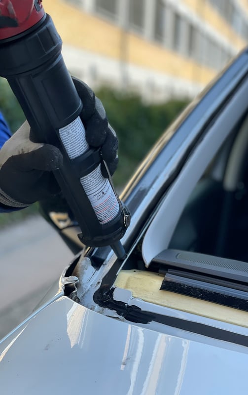 gluing in a windshield