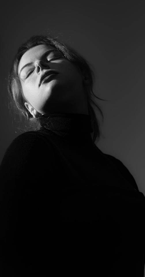 portrait-éditorial-noir-et-blanc-grenoble-studio