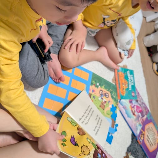 Little readers enjoying Baby leek goes to Nursery School together