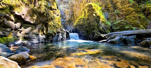 Waterfall Hwy, OR - Susan Creek Falls has a second little waterfall drop