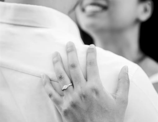 Provence engagement photographer – black and white of engagement ring as couple embraces