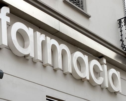Letras corpóreas luminosas para farmacia