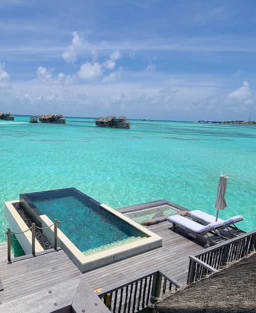 gili-lankanfushi-maldives-overwater-villa-pool