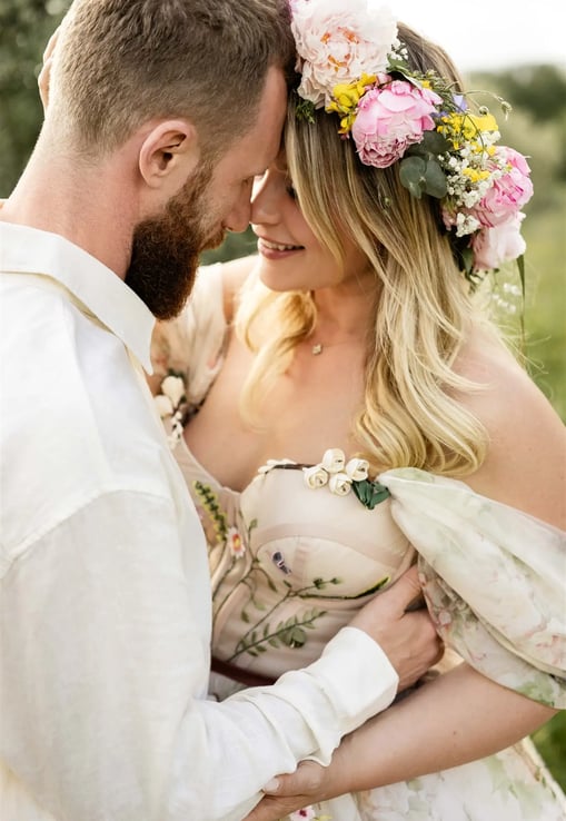 Editorial Provence engagement photographer – close-up of smiling couple forehead to forehead