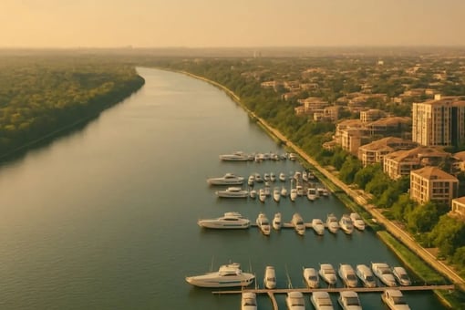 General view of Jirian showing marina and villas along the New Nile