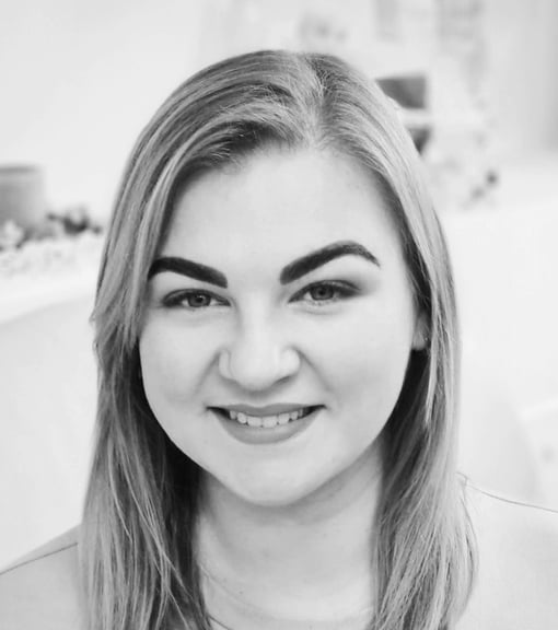 Lina antakių ir blakstienų meistrė