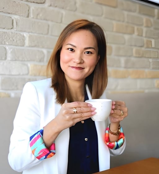 a japanese woman in a white blazer and a white blazer jacket