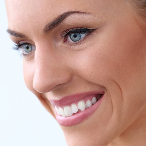 portrait-photo-teeth-whitening-and-eye-correction