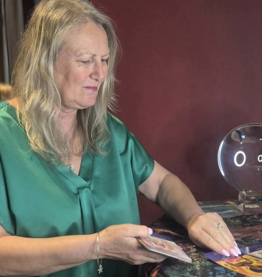mediumship Lincolshire, Oracle and Angel card readings Lincolnshire