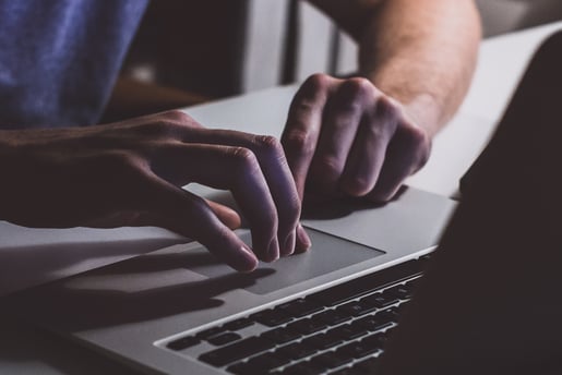 Ciberseguridad personal: protege tus datos y navega seguro en un mundo digital lleno de riesgos.