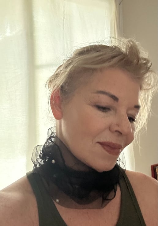 Tarot Psychic Reader Maya Britan Artist Painter Speaker